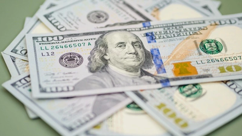 Регулятор снизил курс американской валюты до самой низкой отметки за последние два года