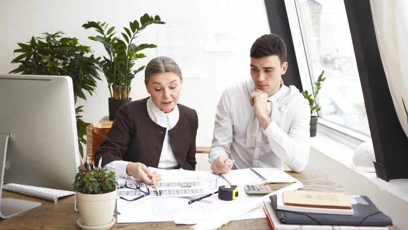 Зумеры относятся к бумерам на работе в Южно-Сахалинске более доброжелательно