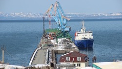 Транспортная прокуратура отреагировала на загрязнение акватории в порту Корсакова