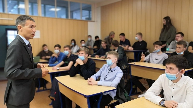 Первокурсники политехнического колледжа СахГУ научились оказывать первую медпомощь