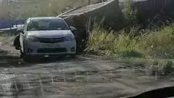 Большегруз рухнул в реку рядом со школой на юге Сахалина