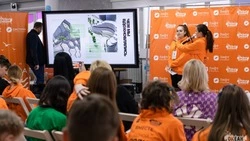 Юная сахалинка помогла построить «Город будущего» на смене в «Океане»