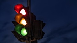 Горит только красный: «умный» светофор в Дальнем стал причиной пробок утром 6 февраля