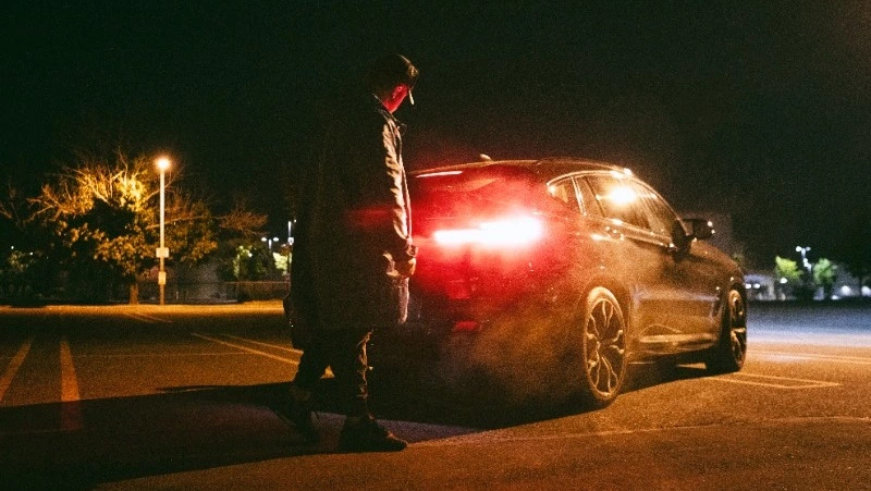 Сахалинец изготовил горючую смесь с таймером и поджег чужой автомобиль