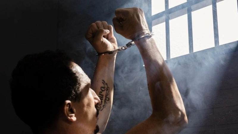 Заключенный напал на сотрудника колонии в Смирных