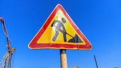 Дорожные работы ограничат движение по улице Октябрьской в Южно-Сахалинске