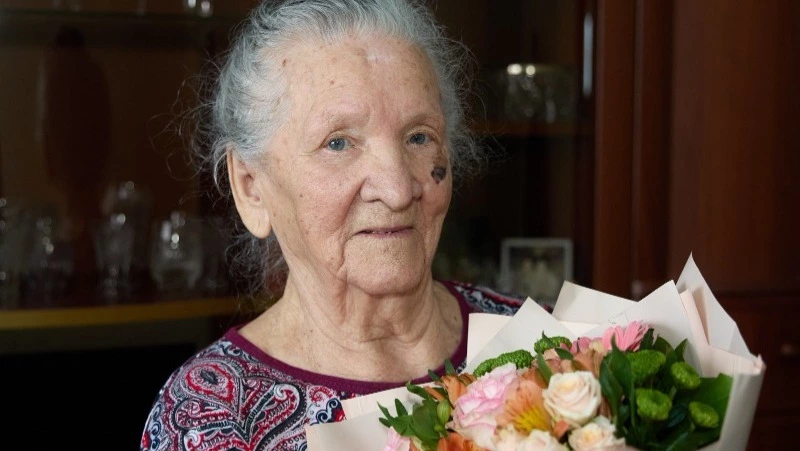 Мэрия Южно-Сахалинска поздравила ветерана Марию Жук с 93-м днем рождения