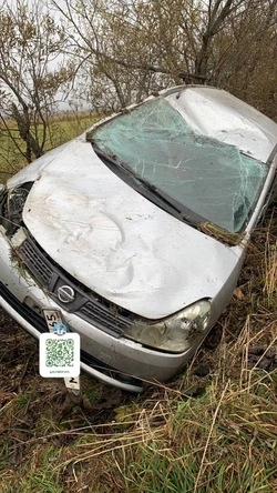 Nissan улетел в кювет на 13 километре трассы Южно-Сахалинск — Синегорск