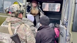 Военнослужащие группировки «Восток» эвакуировали мирных жителей села Богатырь в ДНР