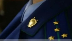 Суд обязал выплатить зарплату и компенсацию сотруднику в Долинске