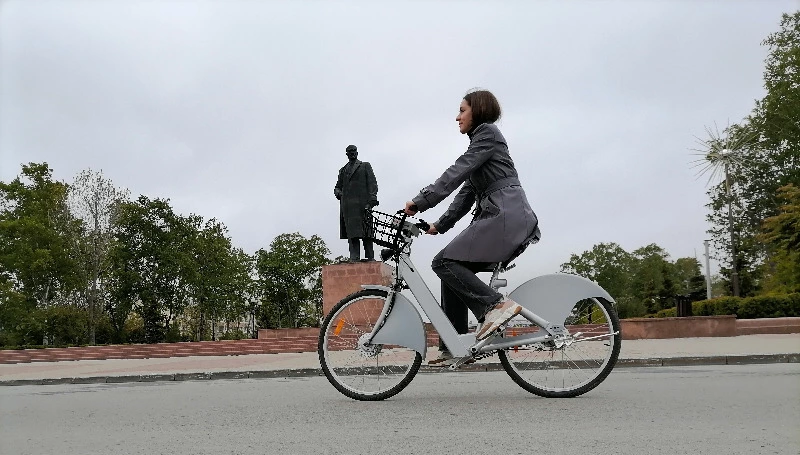Полчаса бесплатно: кататься на электровелосипеде зовут жителей Южно-Сахалинска