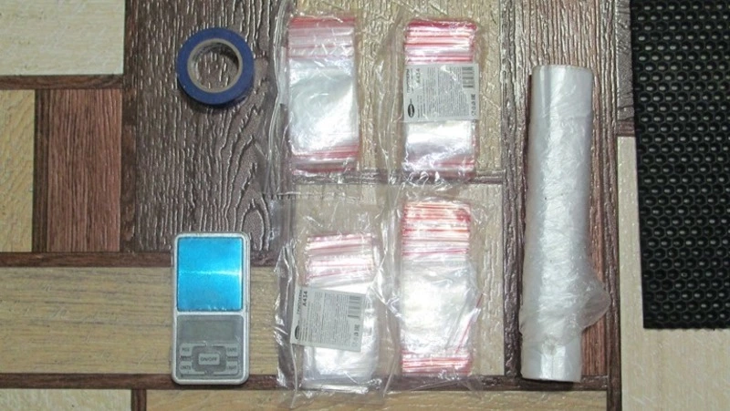 Закладчика с крупной партией синтетики задержали на Сахалине