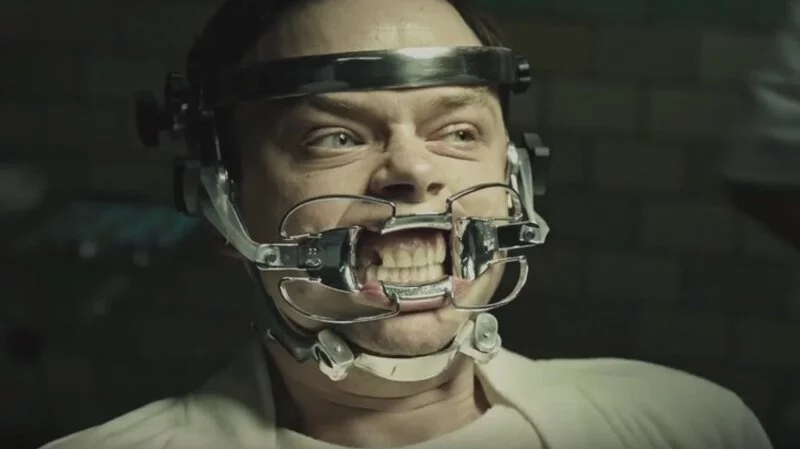 «Лекарство от здоровья»: клерк в Стране чудес