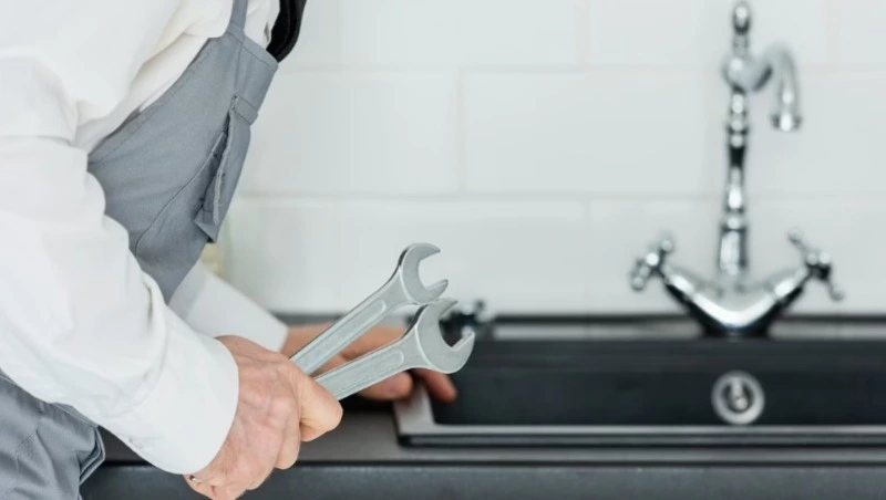 Холодную воду отключат в нескольких домах Южно-Сахалинске 16 марта