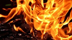 Ночью в Тымовском дом горел открытым пламенем