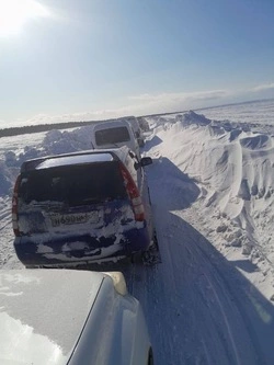 Автомобили рыбаков застряли в снежной ловушке на мысе Свободном на Сахалине