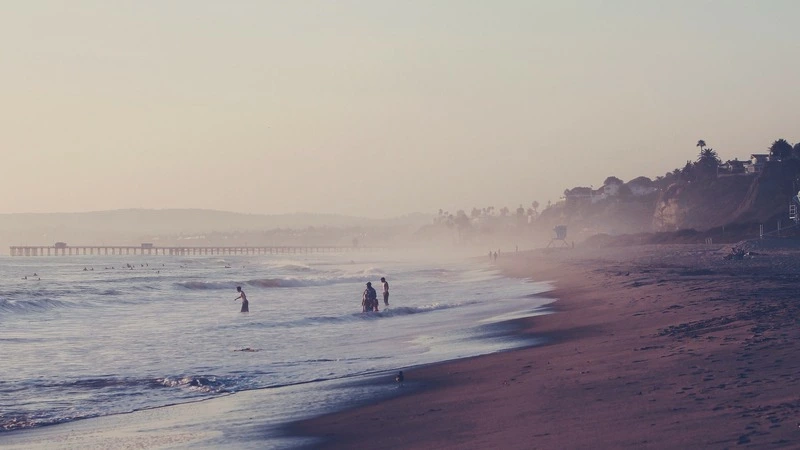 Купальный сезон в пятиградусной воде открыли на Сахалине