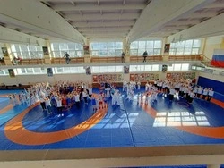 Чемпионка мира София Надыршина провела зарядку для детей в Южно-Сахалинске