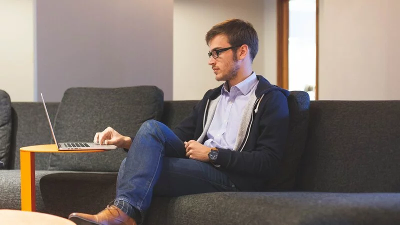 Прилетающим на остров сахалинцам разрешили сидеть дома 5 дней вместо 14