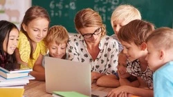 Идеальную зарплату учителей назвали жители Дальнего Востока