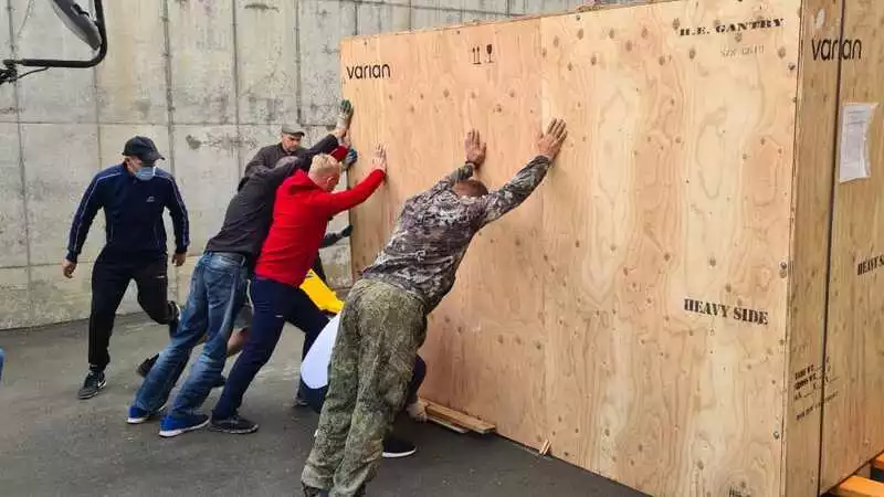 Сахалинский онкодиспансер готовят к запуску нового линейного ускорителя