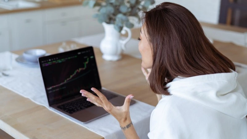 Жительница Южно-Сахалинска потеряла более 2 млн рублей на фейковой бирже