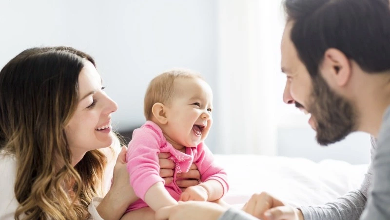 На Сахалине и Курилах свыше 300 отцов получают пособие по уходу за ребенком до полутора лет