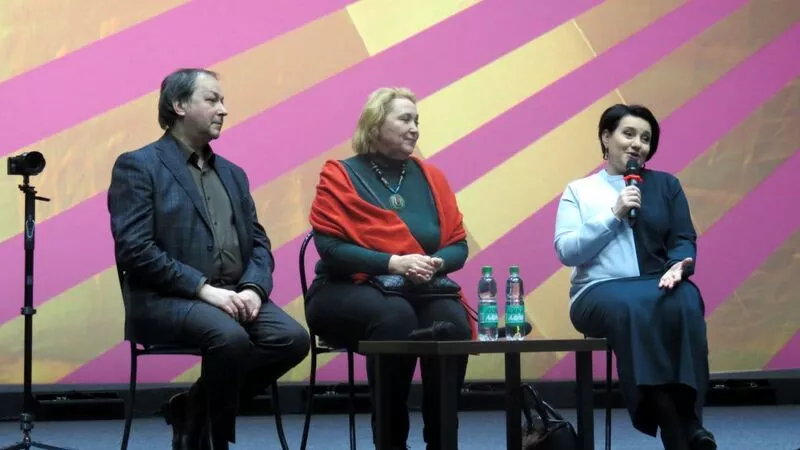 Сахалинцы пересмотрели фильм «Небо. Самолет. Девушка» и заговорили словами Шекспира