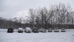 Водителей попросили убрать авто с обочин улиц Южно-Сахалинска
