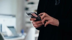 В Южно-Сахалинске пьяные посиделки закончились кражей сотового телефона 