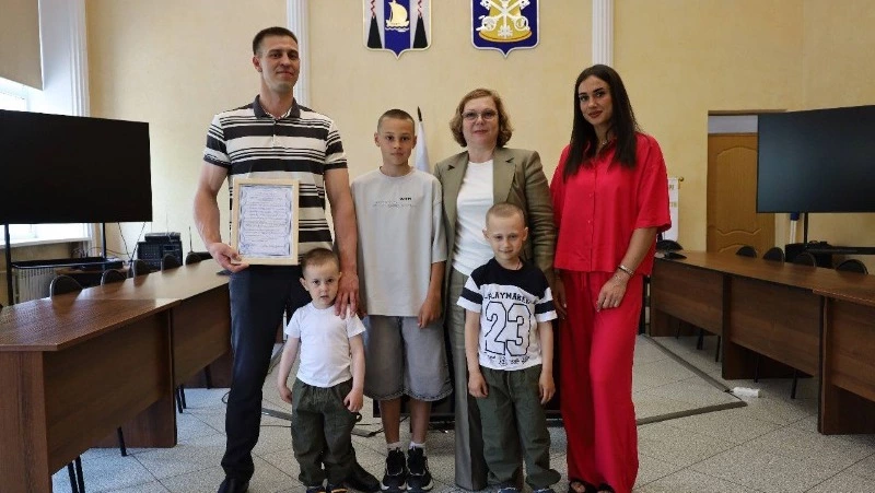 Жилищный сертификат получила семья из Корсакова