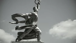 Политолог: Россия нуждается в идеологии, как в Советском Союзе