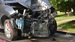 Пожилой водитель Nissan Atlas пострадал в ДТП 13 октября в Холмском районе