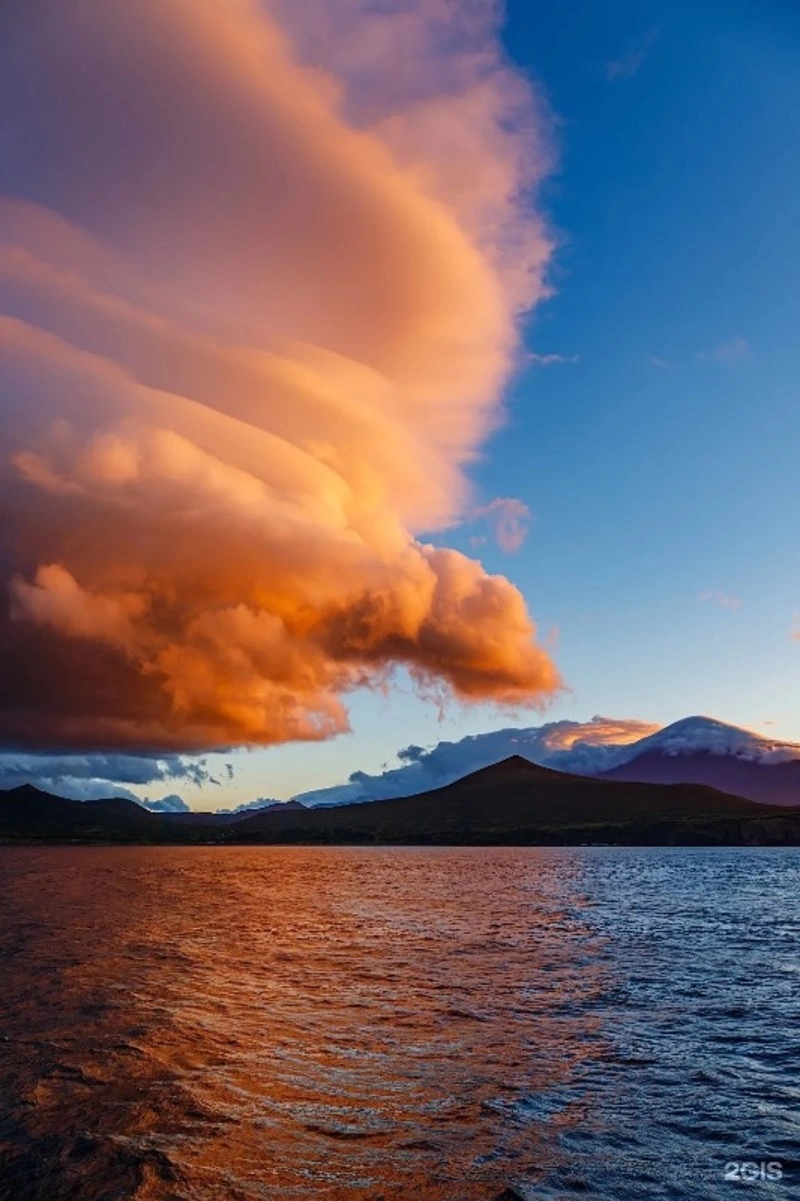 Нейросеть включила фото курильского вулкана Чикурачки в топ-100 лучших фото года