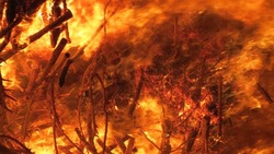 Пожар в селе Холмского района потушили вечером 3 января