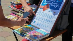 На Сахалине установят стеллажи для сбора книг Донбассу