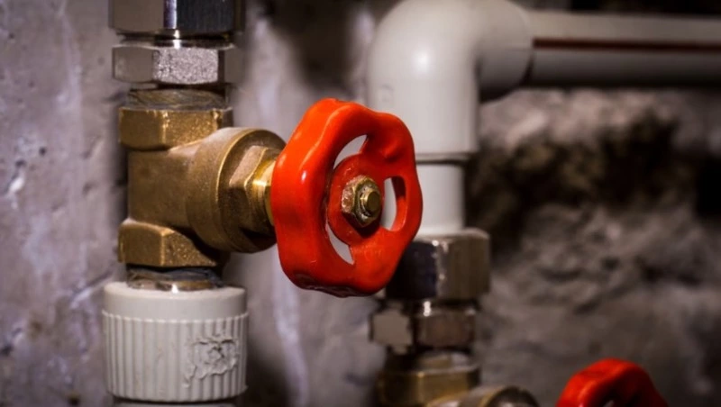 Холодную воду отключат в нескольких домах Южно-Сахалинска 14 марта