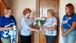 Активисты «Единой России» поздравили ветеранов-железнодорожников в Долинском районе