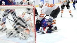 «Сахалинские акулы» начали 2023 год с поражения в дальневосточном дерби 3 января