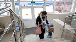 Губернатор проверил новую входную группу в детской поликлинике Южно-Сахалинска