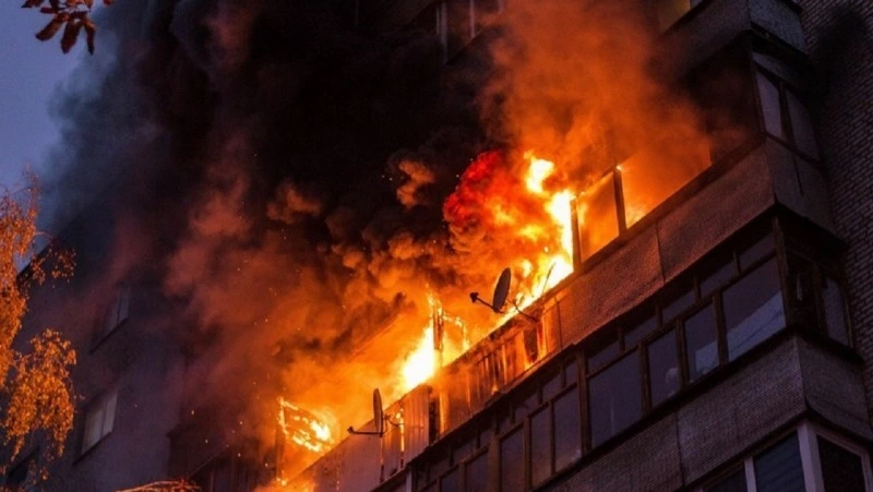 Пожарные потушили детскую коляску в Поронайске ночью 9 января