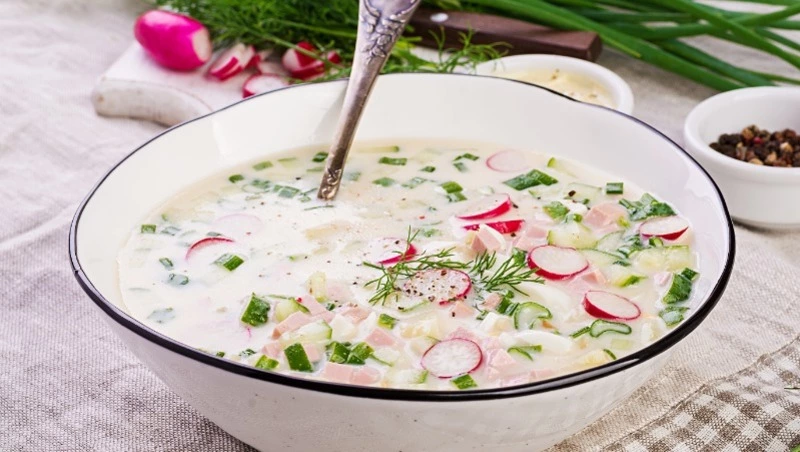 Мужчины Южно-Сахалинска чаще женщин выбирают окрошку на квасе 