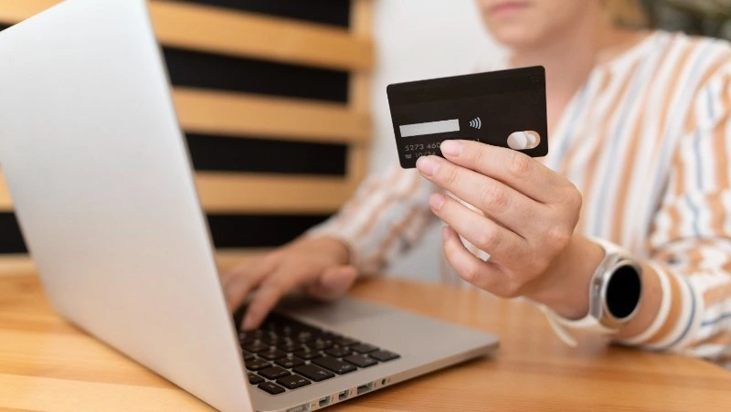 Пять российских банков отключают от ApplePay и GooglePay