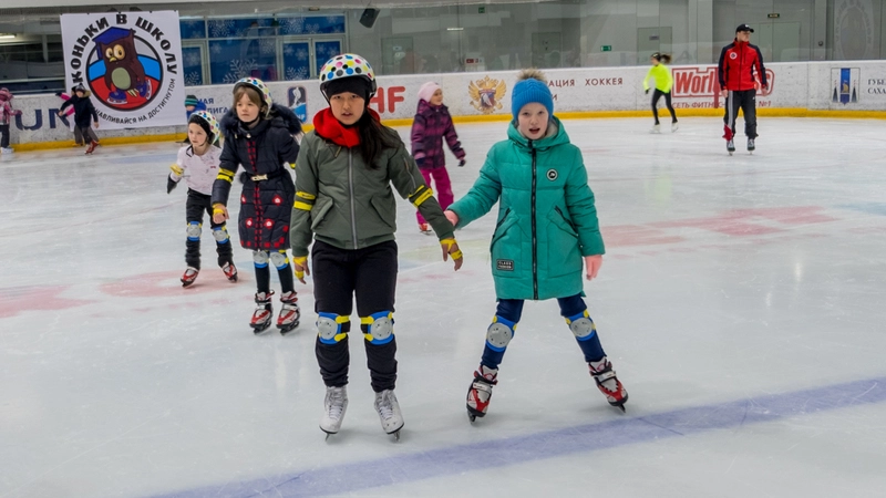 В Южно-Сахалинске стартовал проект «Коньки в школу»