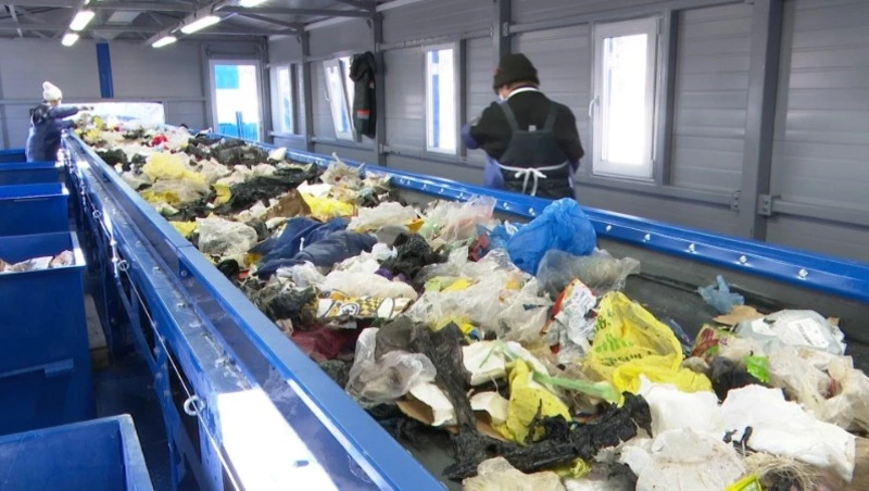 Какие законы регулируют процесс обращения с отходами и что ждет нарушителей?