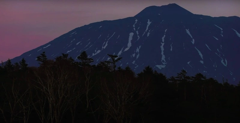 «Маршрут для самых выносливых»: о подъеме на курильский вулкан сняли фильм