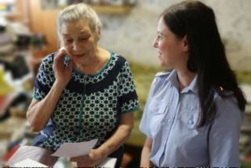 Полицейские помогли пожилой сахалинке оформить документы на дому