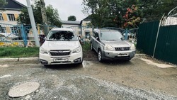Сахалинцы объявили бойкот автохамам, паркующим свои машины на газонах