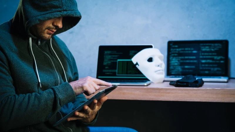 Мошенники атаковали людей сообщениями от имени мэра Анивского района