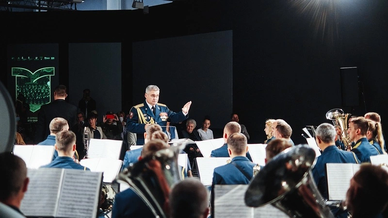 В Южно-Сахалинске сыграл военный оркестр из Сибири